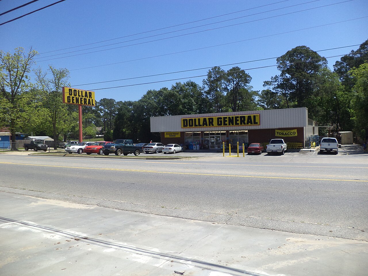 Dollar General Store Exterior
