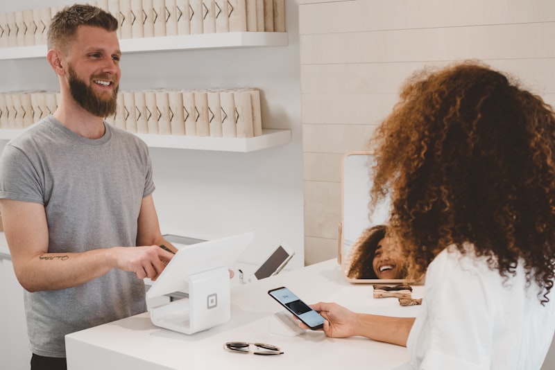 Social Commerce Fashion Marketplace - Poshmark