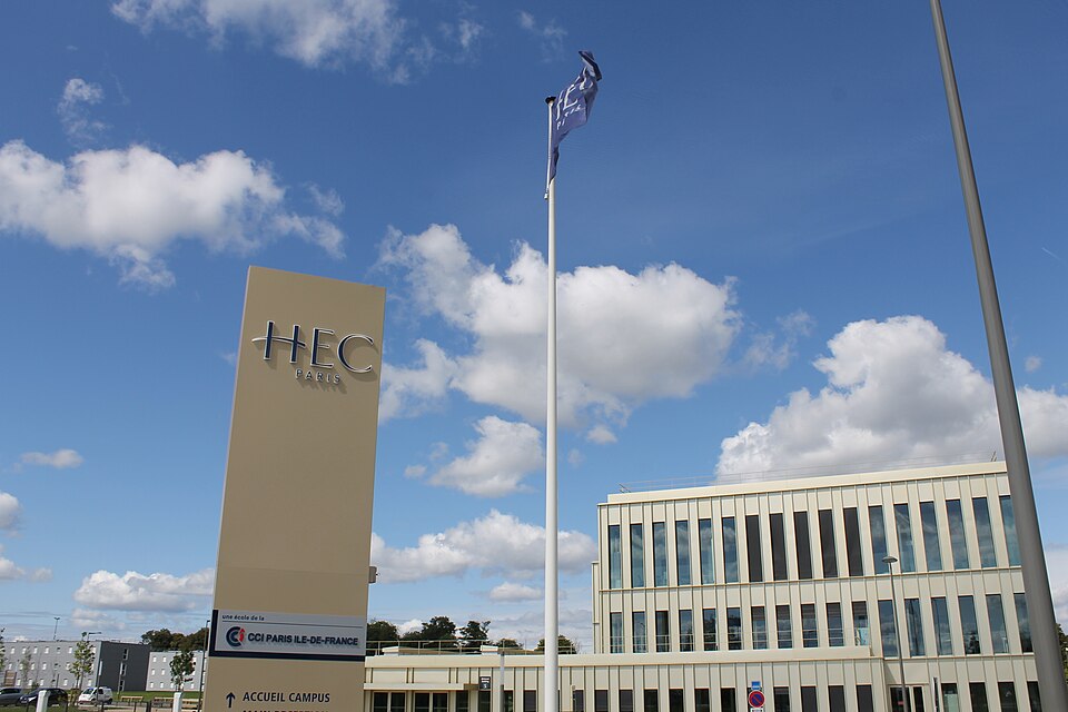 HEC Paris Business School Campus