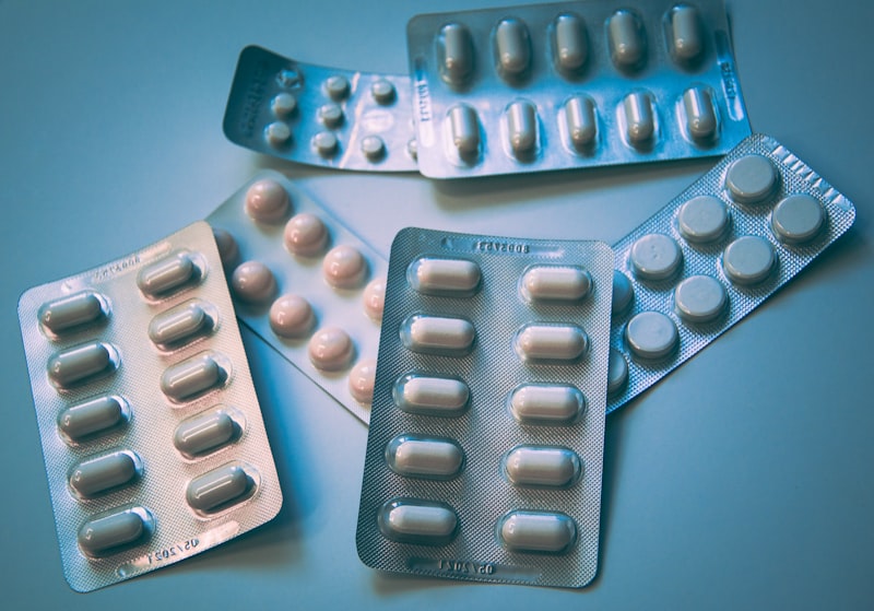 Pharmaceutical vials and injectable drug delivery systems